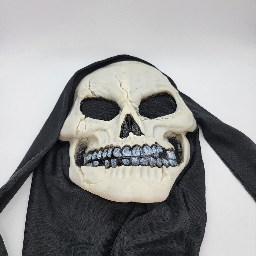 𝅺VINTAGE Face Mask - Picture 3 of 6